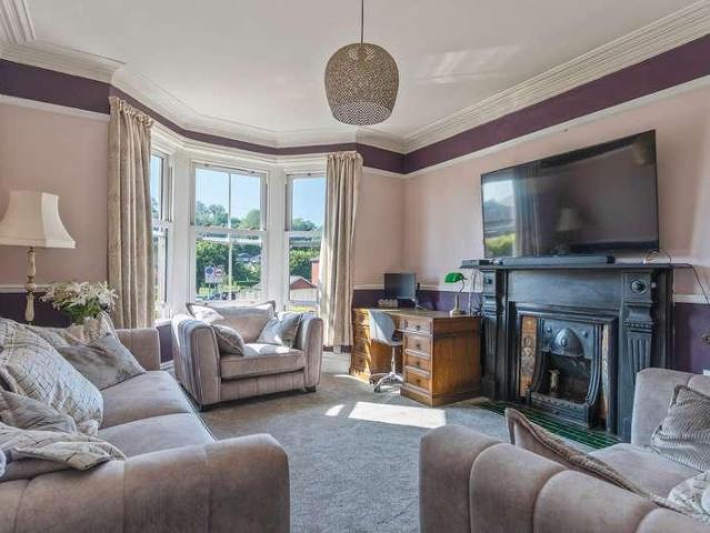 5 bed house for sale