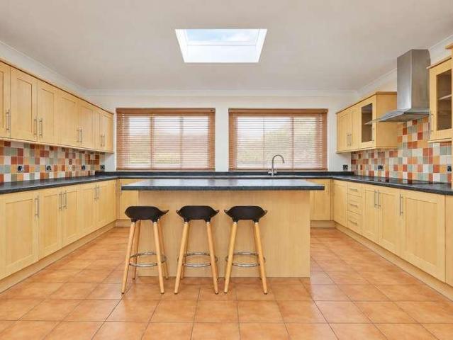 5 bed house for sale