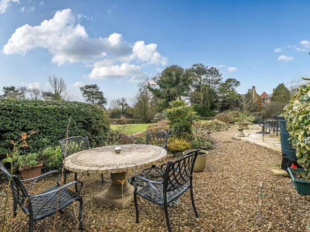 5 bed house for sale
