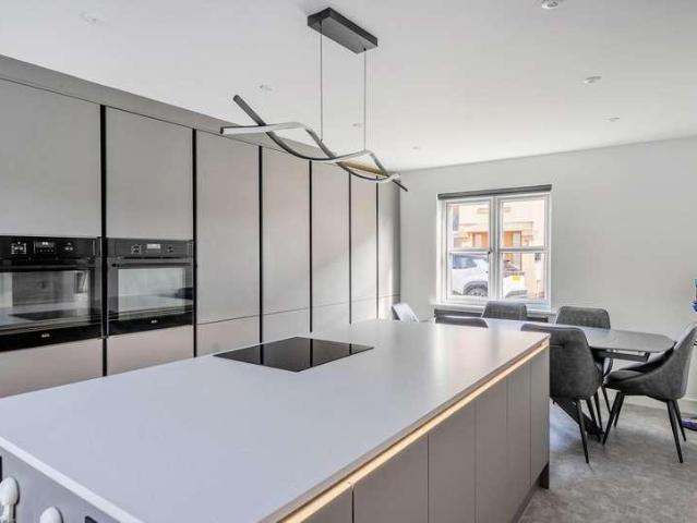 5 bed house for sale