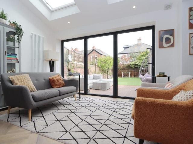 5 bed house for sale