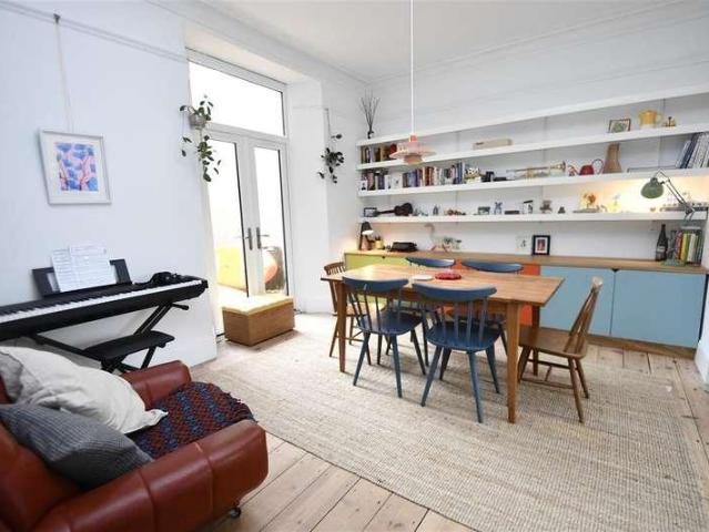 5 bed house for sale