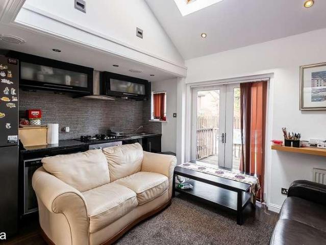5 bed house for sale
