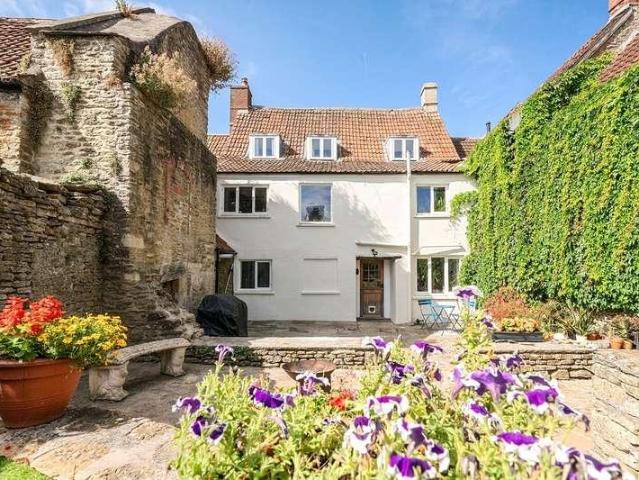 5 bed house for sale