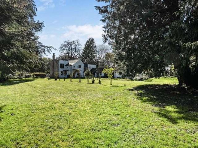 5 bed house for sale