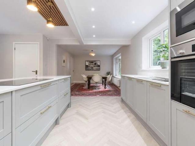 5 bed house for sale