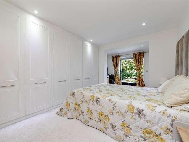5 bed house for sale