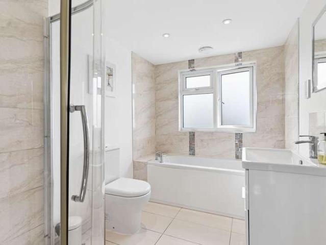 5 bed house for sale
