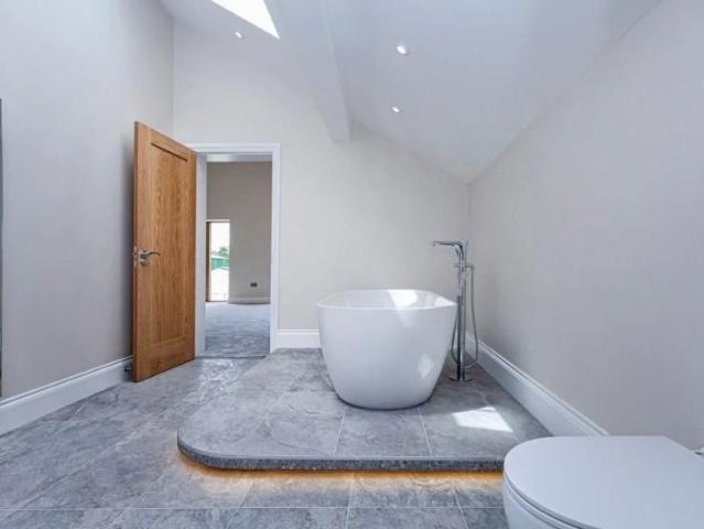 5 bed house for sale
