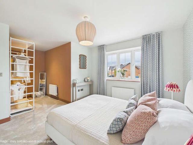 5 bed house for sale