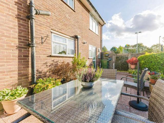 5 bed house for sale