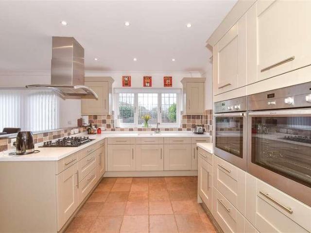 5 bed house for sale