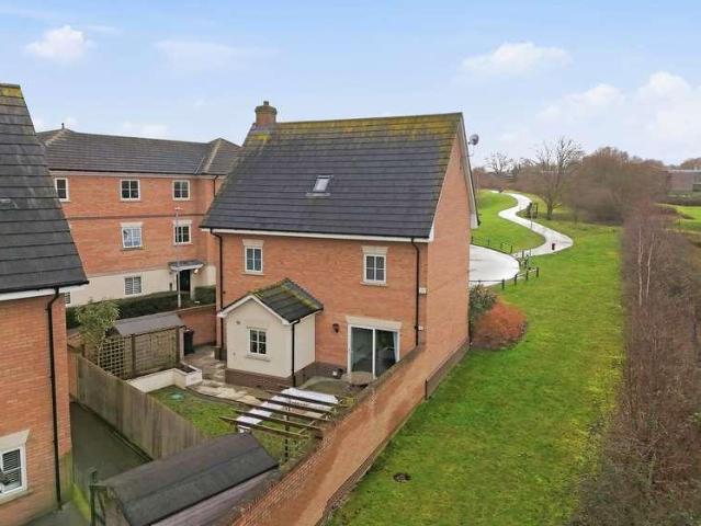 5 bed house for sale
