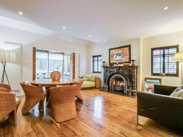 5 bed house for sale