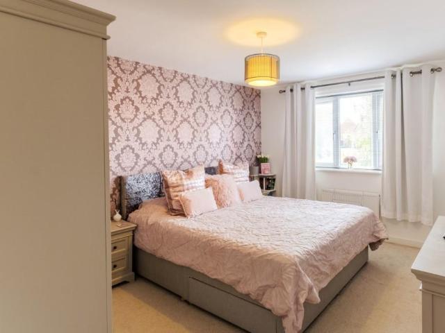 5 bed house for sale