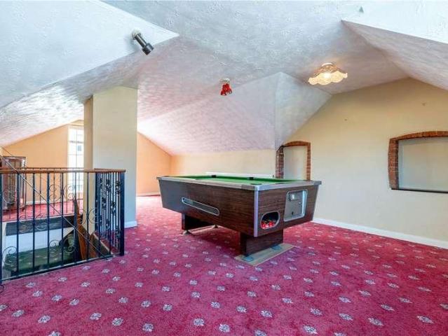5 bed house for sale