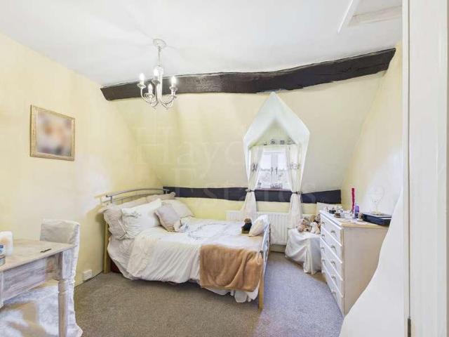 5 bed house for sale