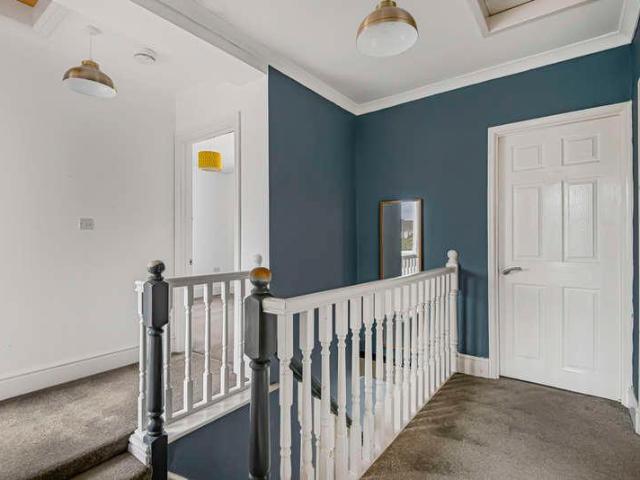 5 bed house for sale