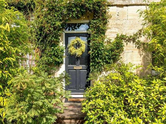 5 bed house for sale