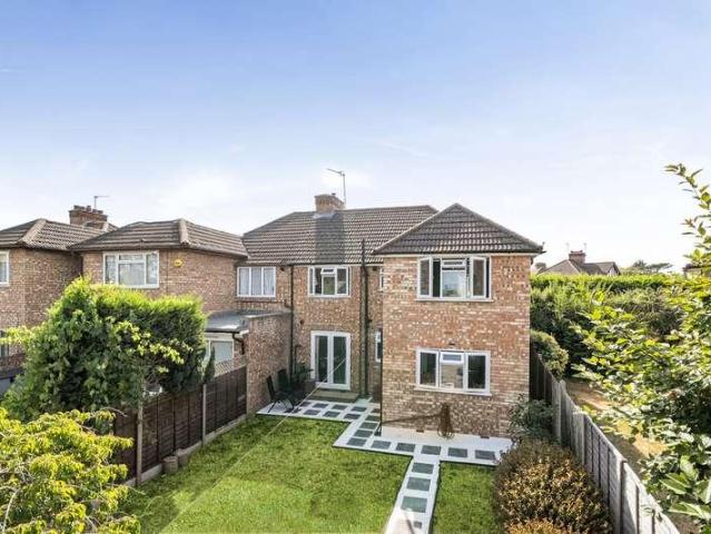 5 bed house for sale