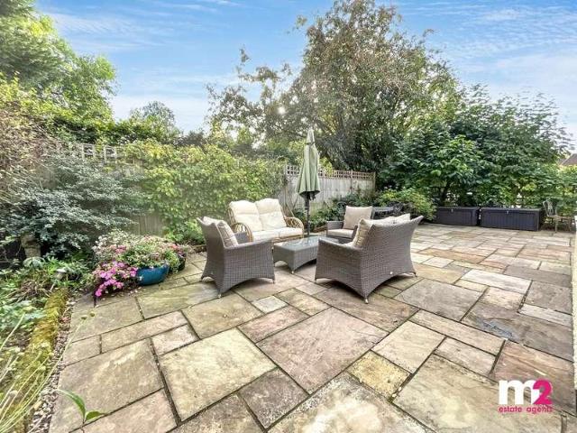 5 bed house for sale