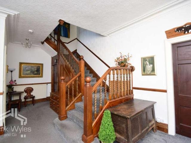5 bed house for sale