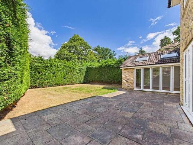 5 bed house for sale