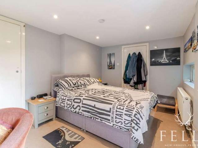 5 bed house for sale