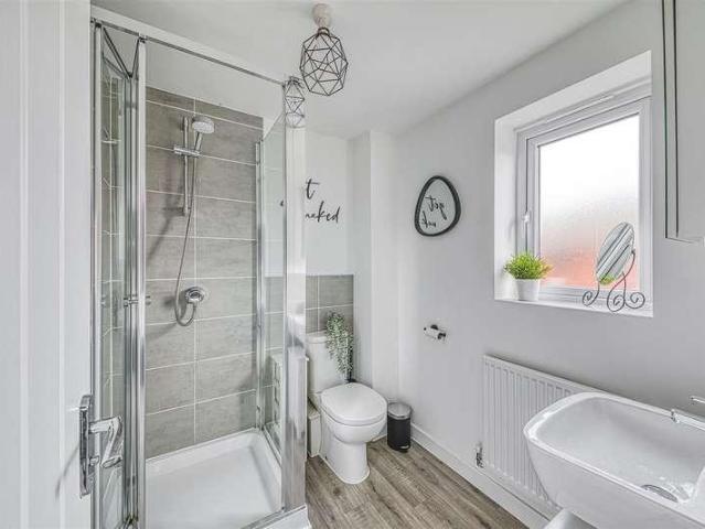 5 bed house for sale