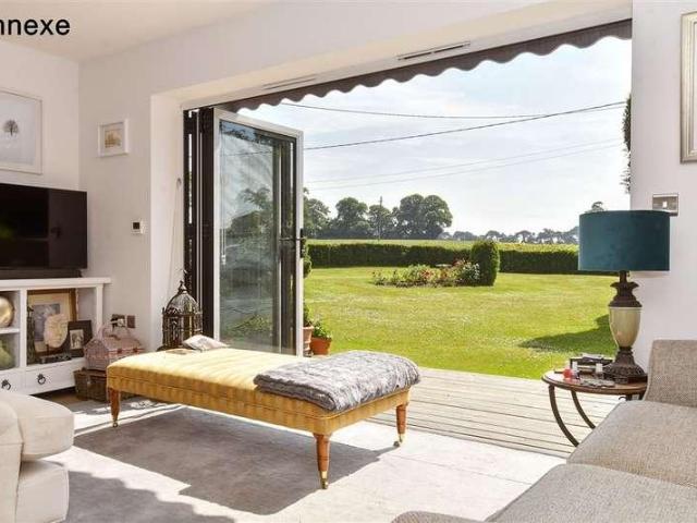 5 bed house for sale