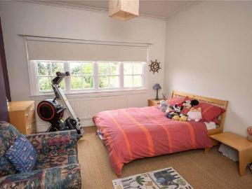 5 bed house for sale
