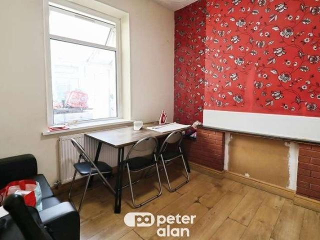 5 bed house for sale