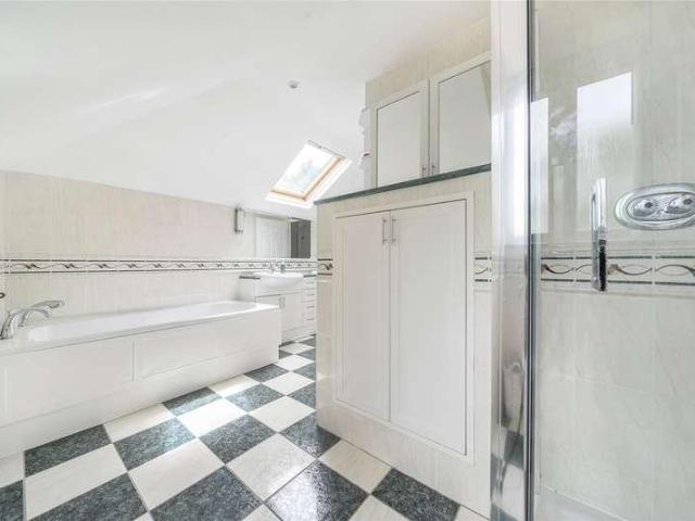 5 bed house for sale