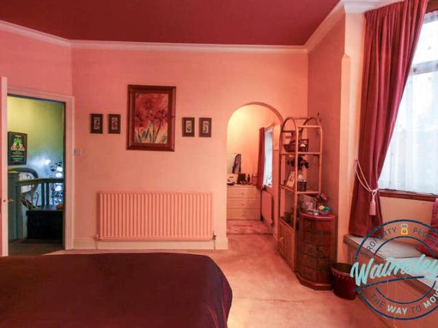 5 bed house for sale