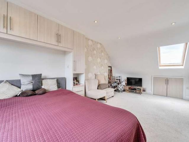 5 bed house for sale