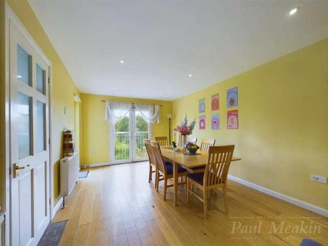 5 bed house for sale