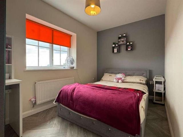 5 bed house for sale