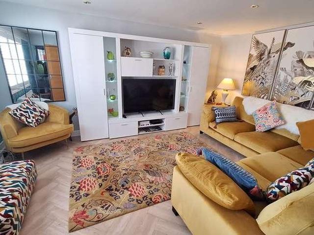 5 bed house for sale