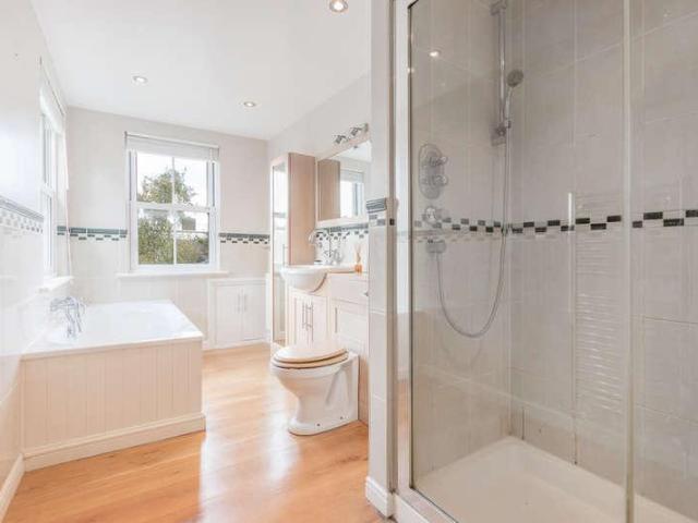 5 bed house for sale