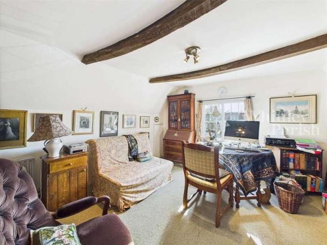 5 bed house for sale