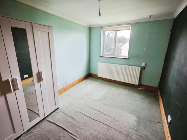 5 bed house for sale