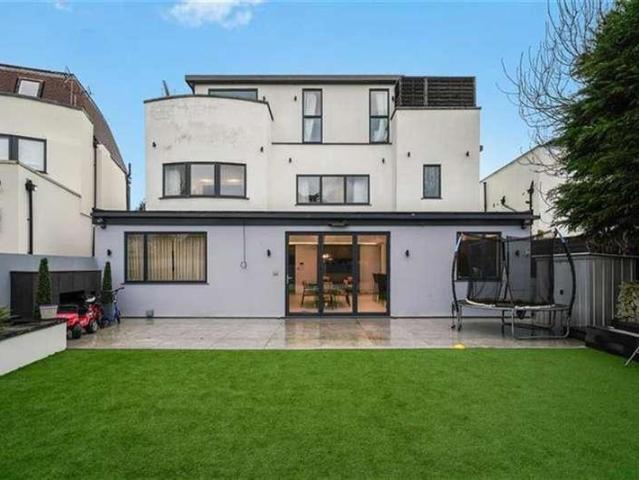 5 bed house for sale