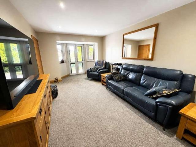 5 bed house for sale