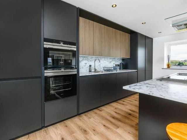 5 bed house for sale