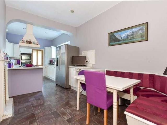 5 bed house for sale