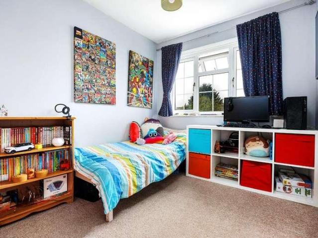 5 bed house for sale