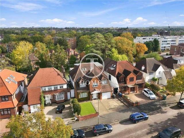 5 bed house for sale