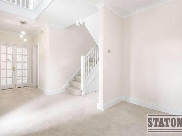 5 bed house for sale