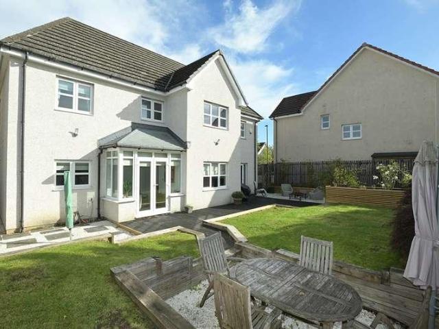 5 bed house for sale