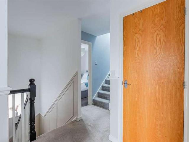 5 bed house for sale